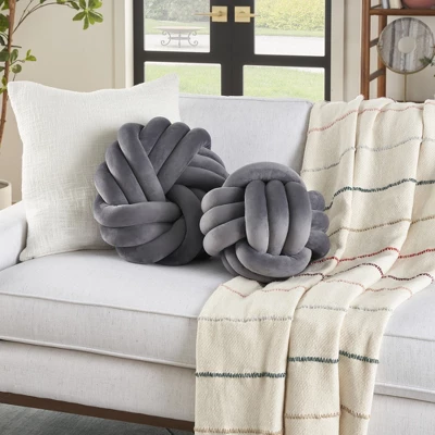 Mina Victory Sofia Infinite Knot Ball 13" X 13" Round Indoor Throw Pillow 4 Mina Victory Sofia Infinite Knot Ball 13" X 13" Round Indoor Throw Pillow - Image 4