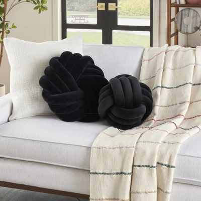 Mina Victory Sofia Infinite Knot 16" X 16" Indoor Throw Pillow 4 Mina Victory Sofia Infinite Knot 16" X 16" Indoor Throw Pillow - Image 4